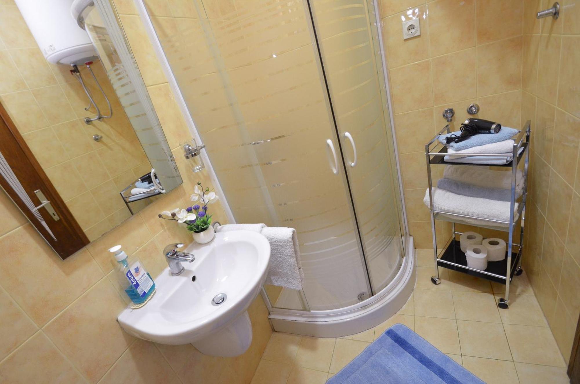 Apartments Vojin Risan Rum bild